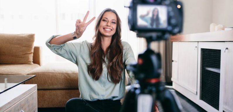 Successful Vloggers: Expert Tips to Become an Excellent Vlogger