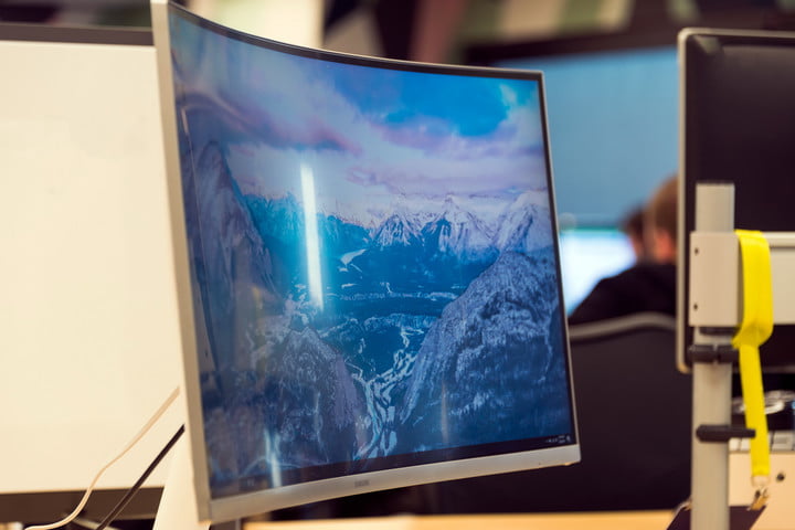 Curved monitor