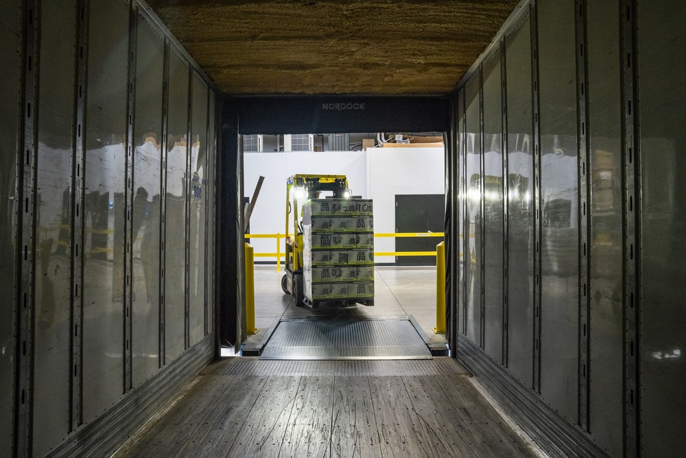 forklift-stock-shipping